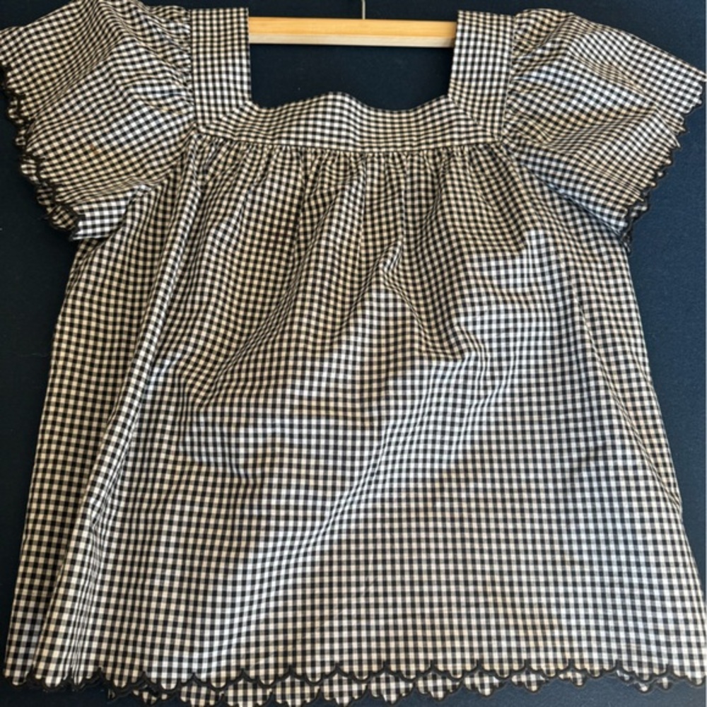 RAILS blouse with scalloped edge at sleeve & hem
B/W gingham-worn once 4 photo😎